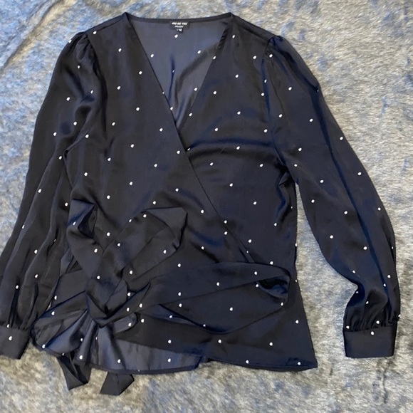 Stella & Dot  black tiny polka dot wrap blouse Sz M - Picture 3 of 10